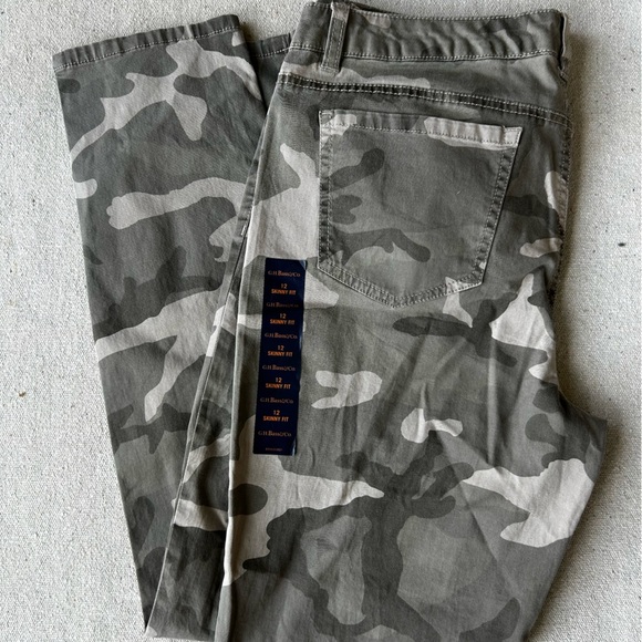 GH BASS & Co.  Camo Skinny Jeans size 12 - Picture 3 of 4